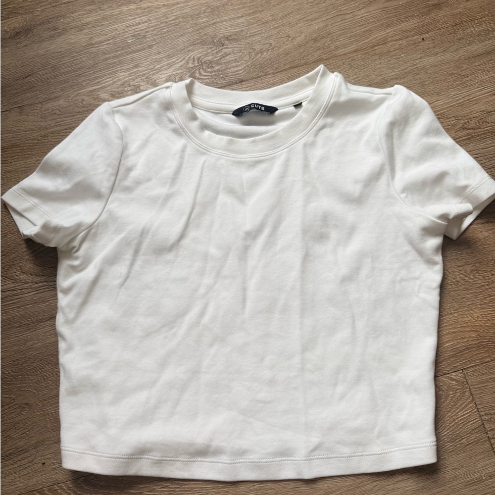 Cuts Tee